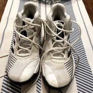 Boys basketball shoes